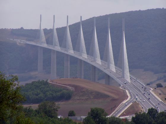Blick auf das Viaduc de Millau bei Soulobres Bild