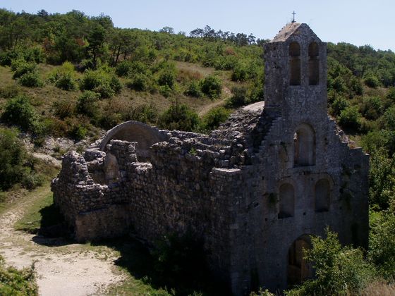 Ruine einer Prieuré bei Aleyrac Bild