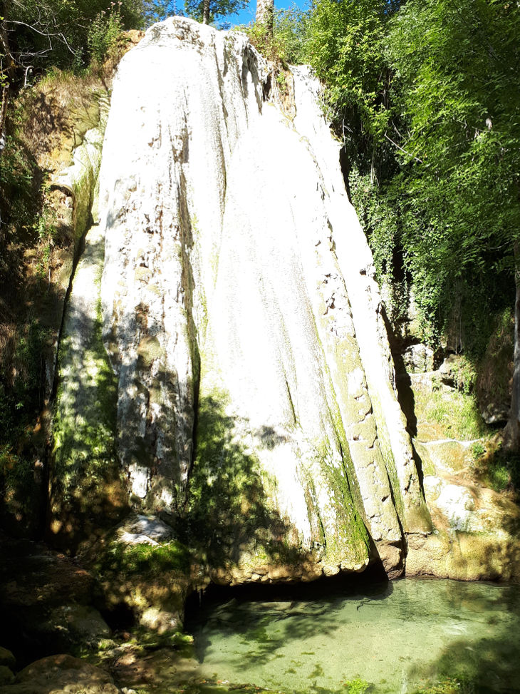 Cascade Pétrifiante bei St-Pierre-Livron Bild